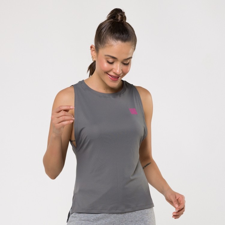 Regata Active Cinza Grafite em Dry Sense com Logo Rosa Shock