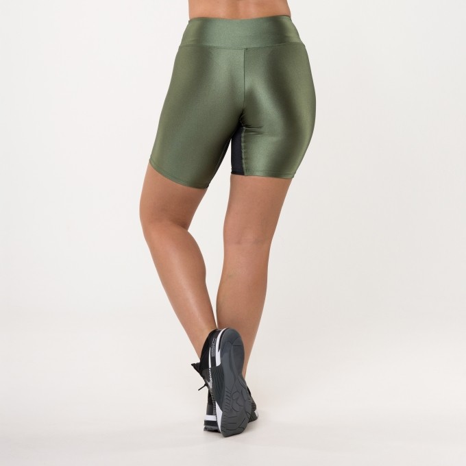 Bermuda Verde Cacto Metalic com Entrepernas Preto Metalic