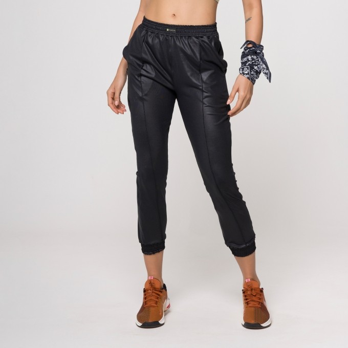 Calça Jogger Preta em Cirrê com Bolsos